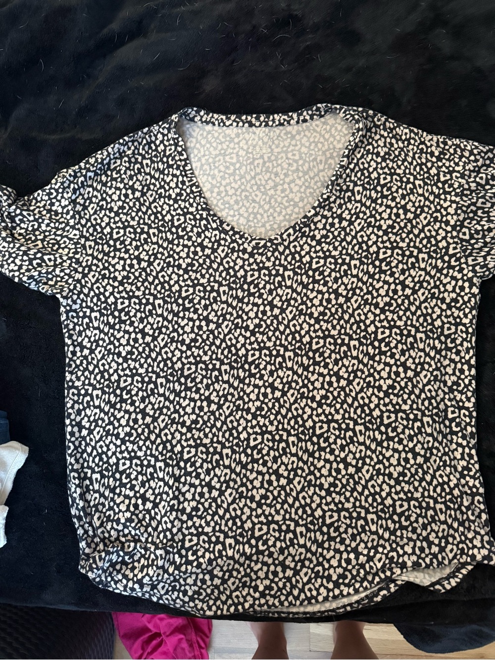 American Eagle Outfitters Black and White Leopard V-Neck Tee